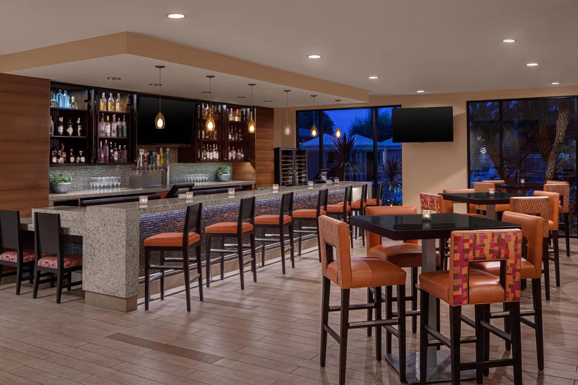 Delta Hotels By Marriott Anaheim Гардън Гроув Екстериор снимка