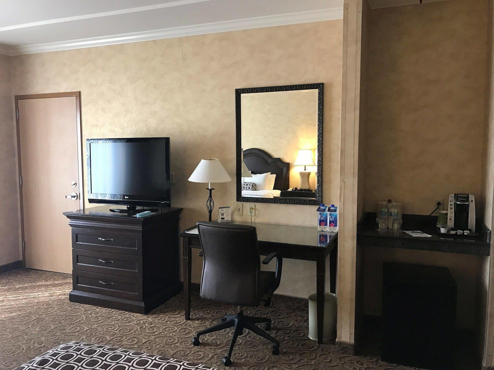Delta Hotels By Marriott Anaheim Гардън Гроув Екстериор снимка